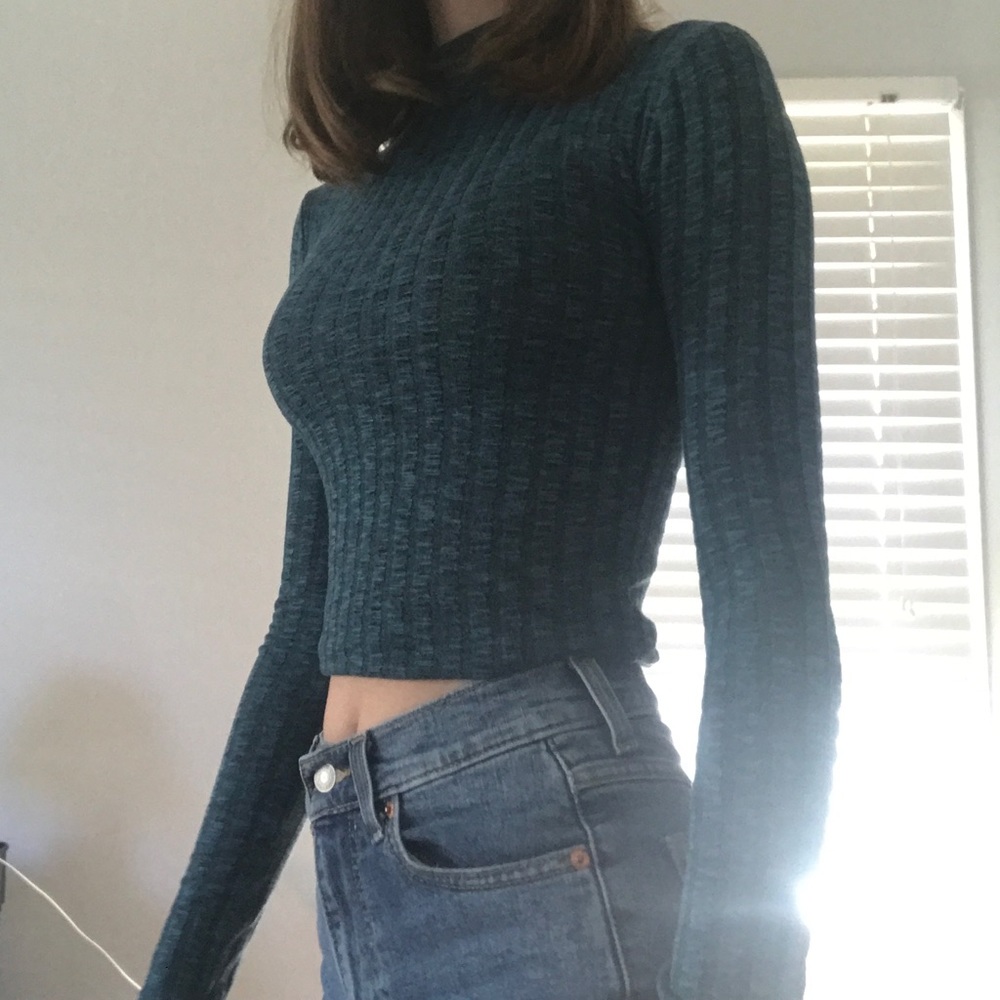 Stretchy mock neck🦋